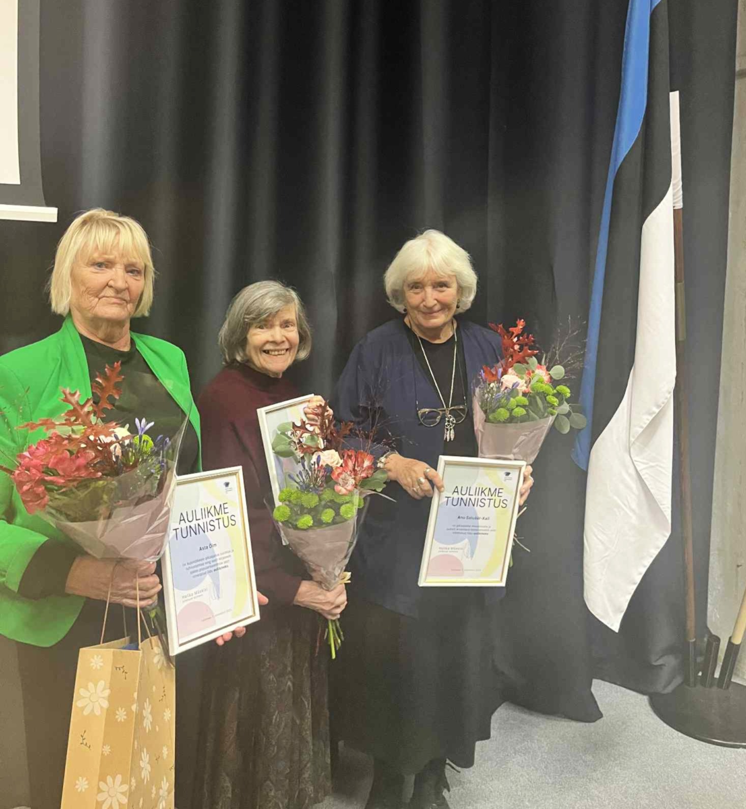 Sügisseminaril andsime auliikmetunnistused üle Asta Õimule, Maiga Varikule ja Anu Saluäär-Kallile.
The post Keeletoimetajate liidul on kolm uut auliiget appeare